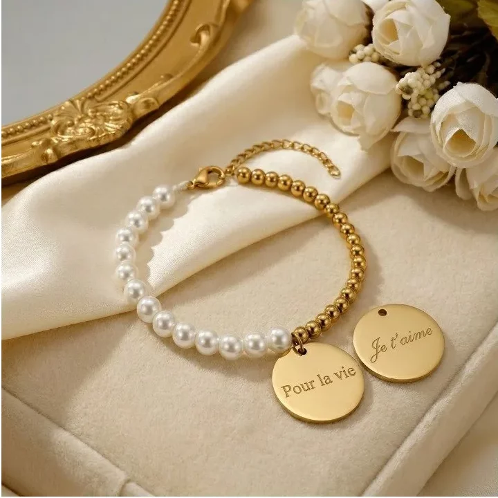 bracelet-perles-medallion-grave-recto-verso Bracelet perles médaillon gravé recto verso — Oréa Joaillerie